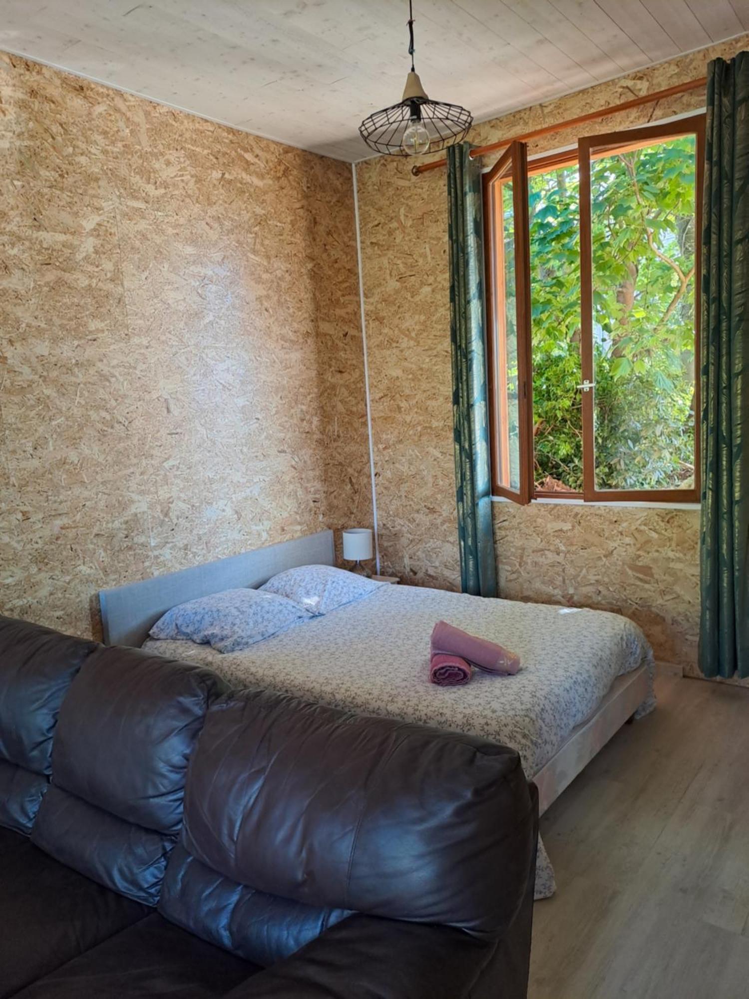 Aparthotel Kilometre 99 Pont-Sur-Yonne Esterno foto